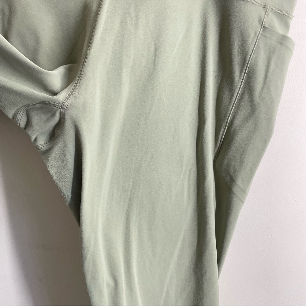Athleta Salutation Stash Pocket II Capri Pant Eucalyptus Green size 3X - Picture 4 of 12